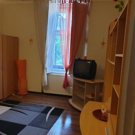 Izisz Debrecen Buitenkant foto