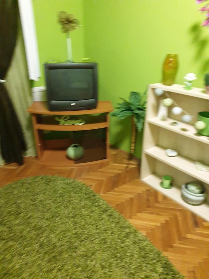 Izisz Debrecen Buitenkant foto