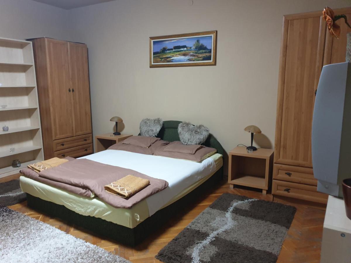 Izisz Debrecen Buitenkant foto